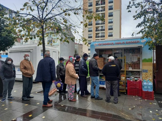 Halk ekmek kuyruğundaki yaşlı amca göz yaşlarını tutamadı ‘Hakkımı helal etmiyorum’ - Resim : 2