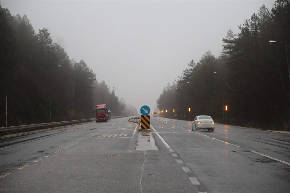 Bolu Dağı'nda sis ve sağanak - Resim : 1