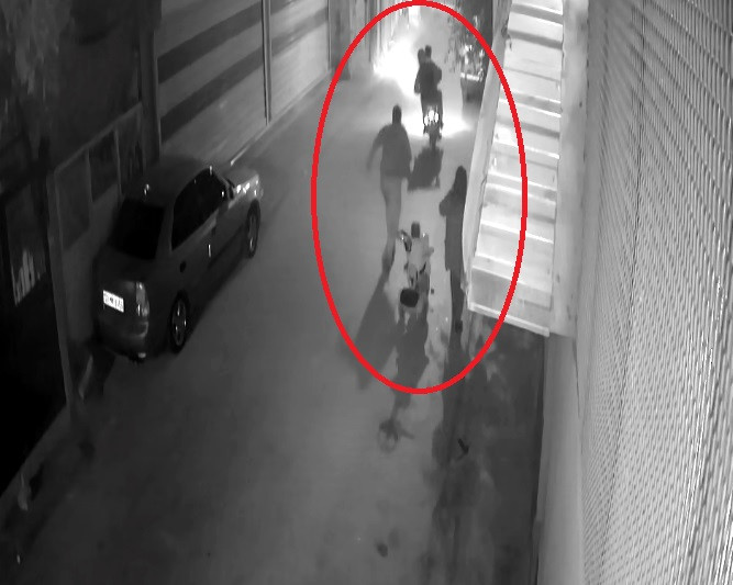 Motosikletle kapkaç yaptılar, birbirlerini suçladı - Resim : 2