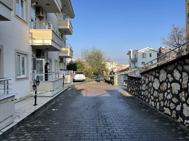 Belgin Doruk'un oğlu evinin önünde ölü bulundu - Resim : 1