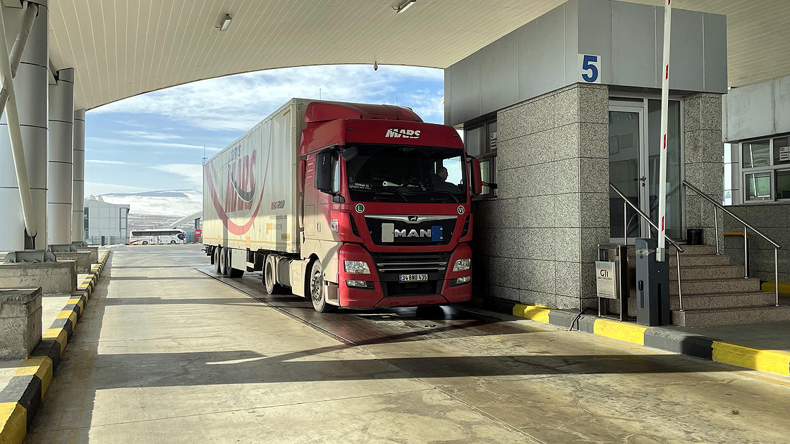 Çıldır-Aktaş Gümrük Kapısı'ndan 11 ayda çıkış yapan tır sayısı 2020'nin tamamını geçti - Resim : 1