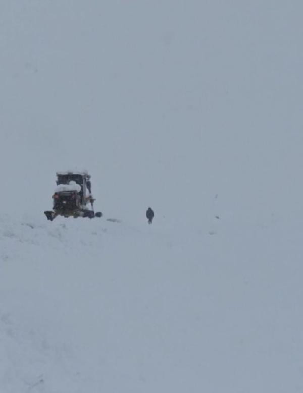 Muş’ta 15’i öğrenci, 50 kişi karda mahsur kaldı - Resim : 2