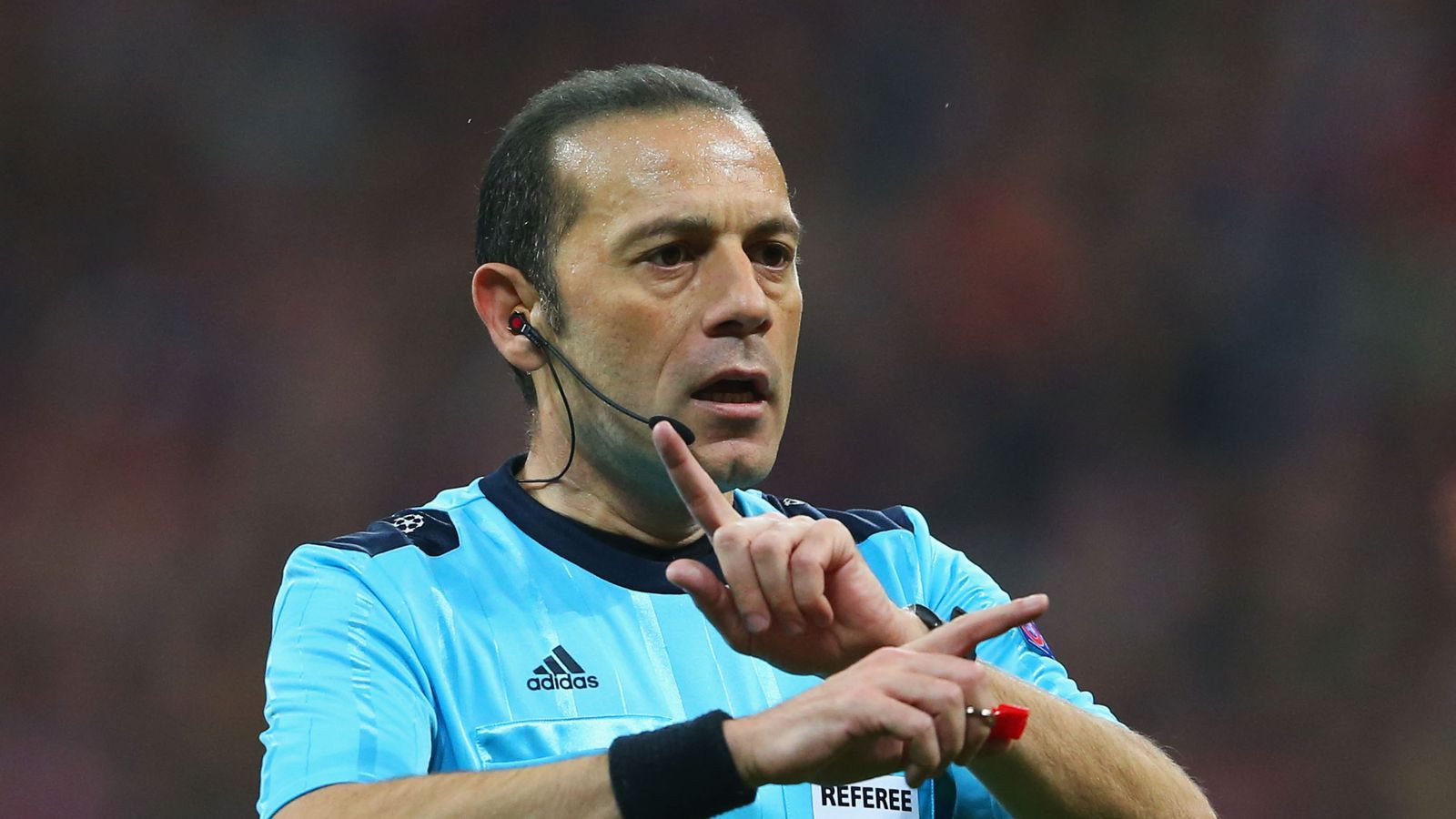 Cüneyt Çakır Kuveyt'te düdük çalacak - Resim : 1