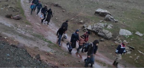 16 kaçak sığınmacı yakalandı - Resim : 2