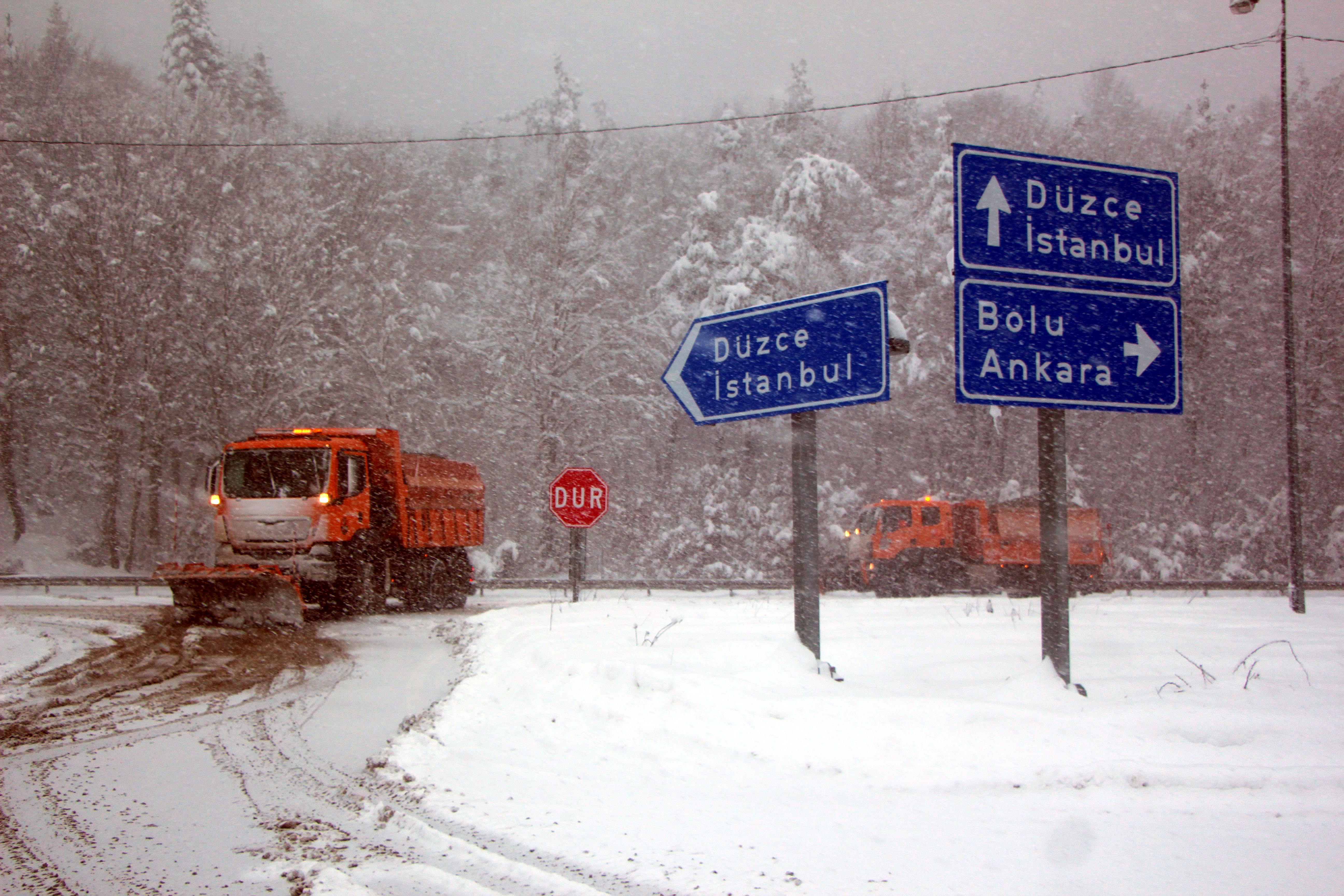 Bolu Dağı'nda kar yağışı ve sis engeli - Resim : 8