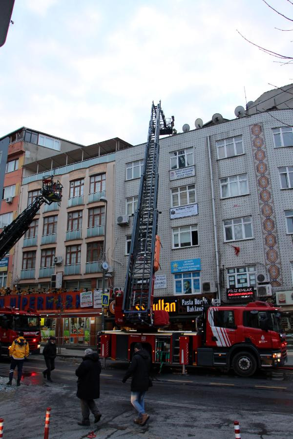 Kağıthane'de çatı yangını - Resim : 3