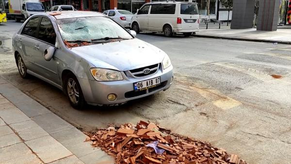 Öfkeli kadın arkadaşının aracına tuğla yağdırdı - Resim : 10