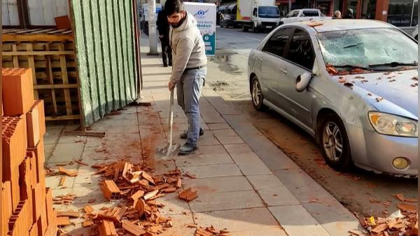 Öfkeli kadın arkadaşının aracına tuğla yağdırdı - Resim : 9