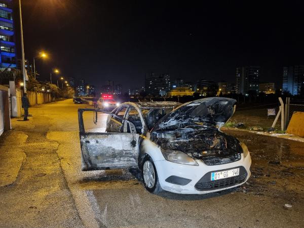 Üzerinde 42 haciz olan aracının üzerine benzin dökerek yaktı - Resim : 3