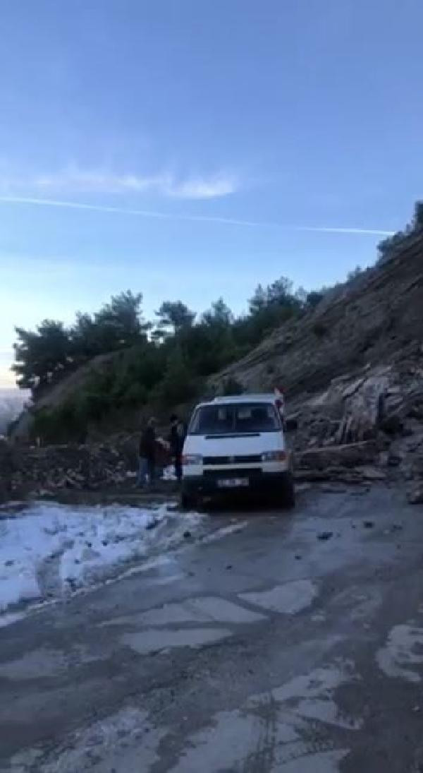 Kastamonu'da sahil yolunda heyelan - Resim : 1