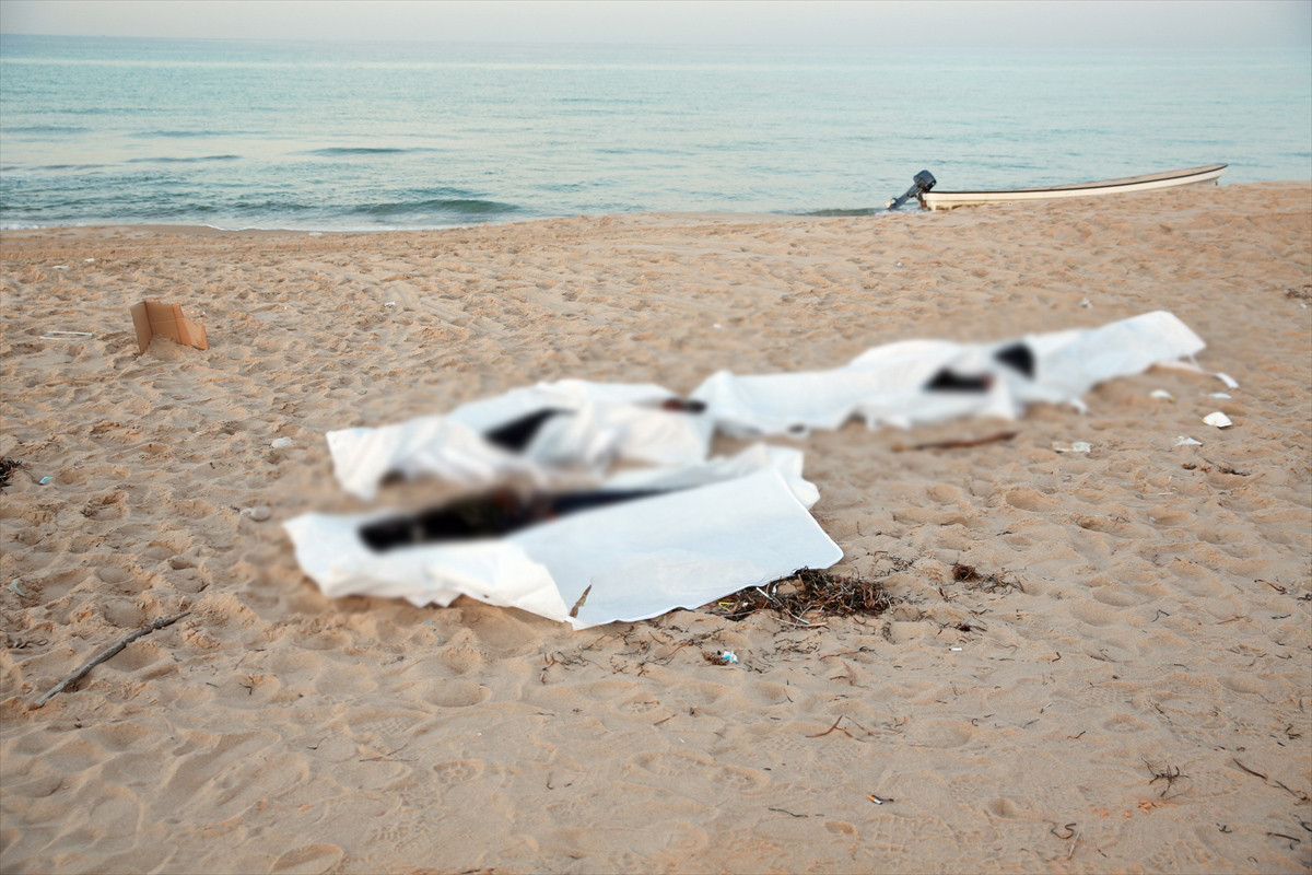 Libya açıklarında göçmen faciası. Cesetler kıyıya vurdu - Resim : 2