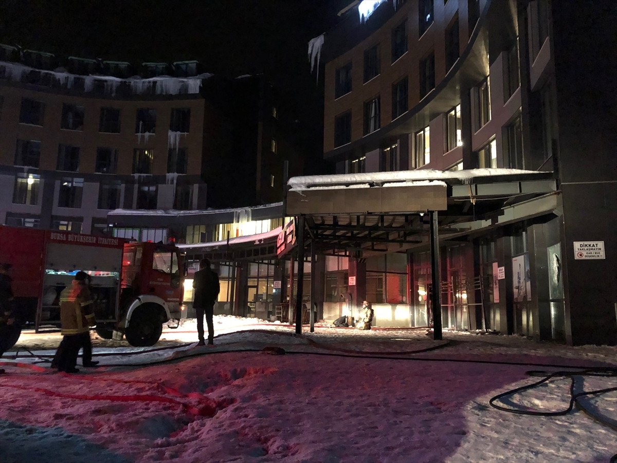 Uludağ’daki otelde yangın paniği - Resim : 1