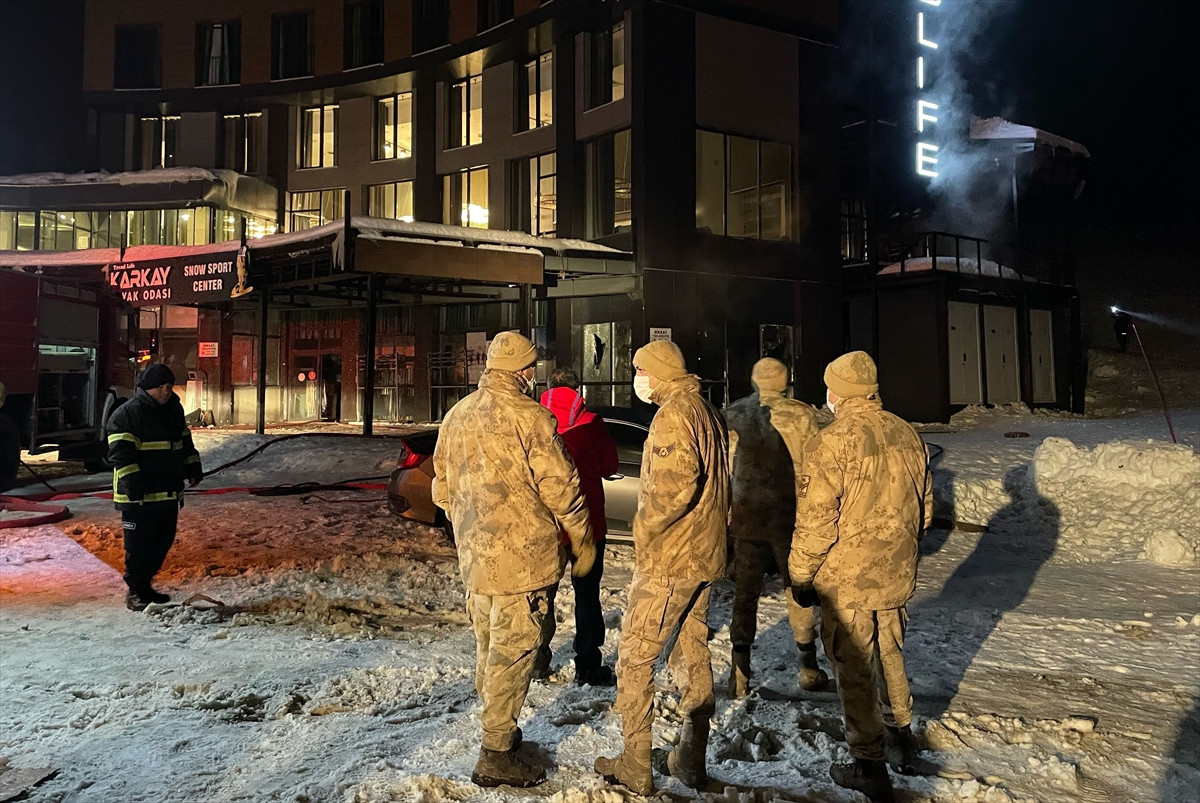 Uludağ’daki otelde yangın paniği - Resim : 2