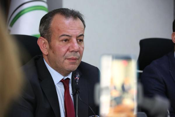 Tanju Özcan'dan 2 bin kişiye hakaret ve küfür iddiasıyla suç duyurusu - Resim : 1