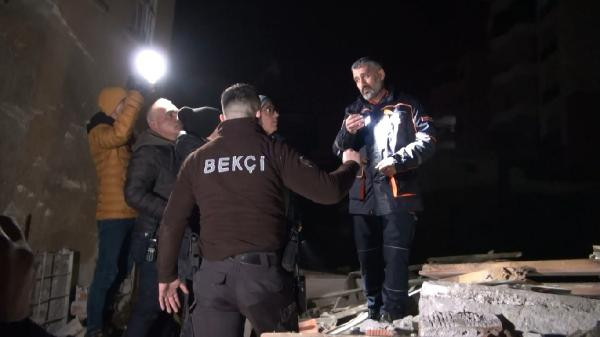 2 katlı bina çöktü - Resim : 1