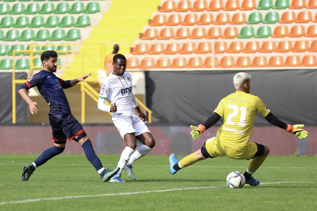 Babacar şov yaptı Alanyaspor kupada rahat turladı - Resim : 1