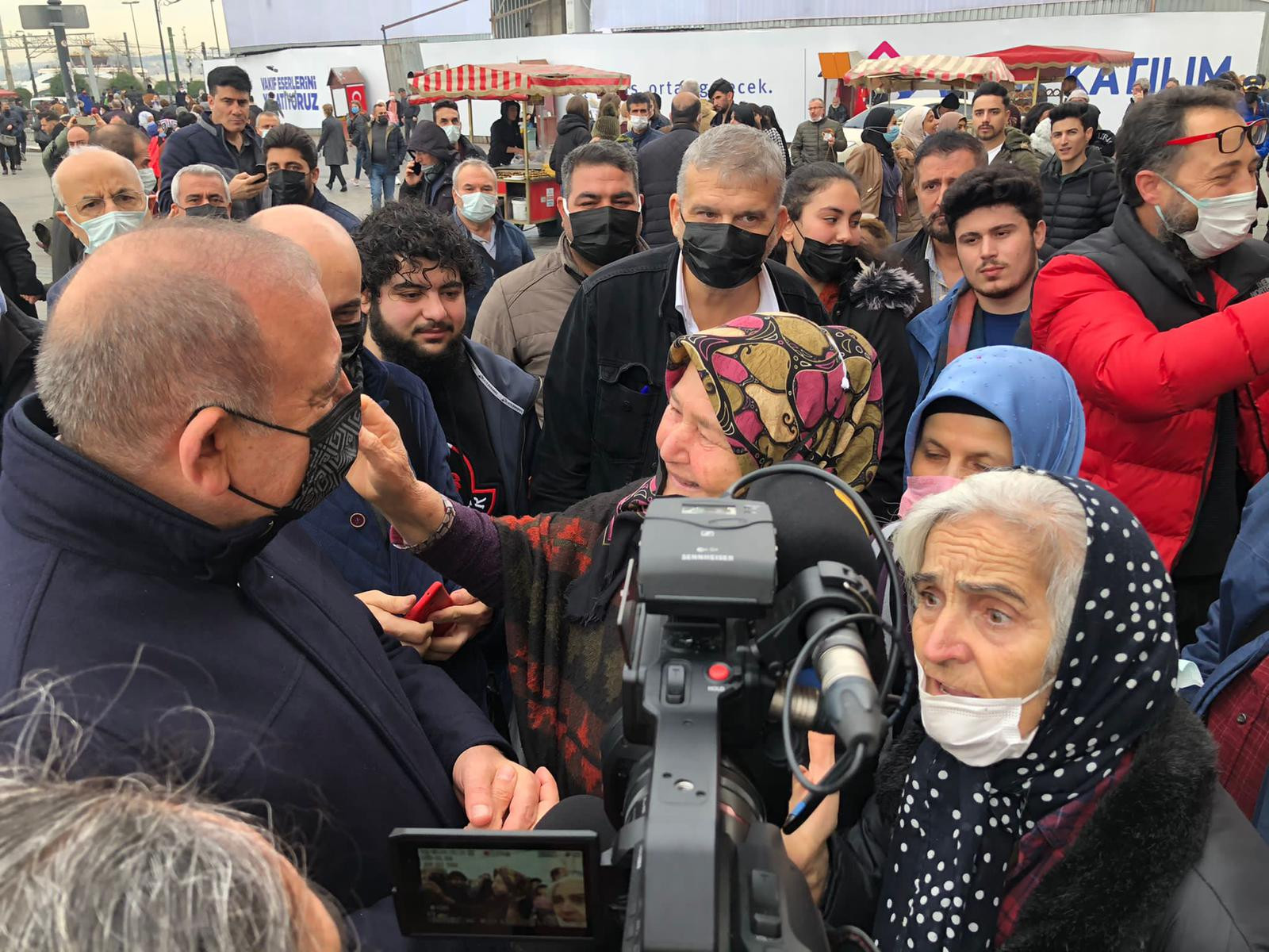 CHP'li Gürsel Tekin vatandaşların dertlerini dinledi - Resim : 1