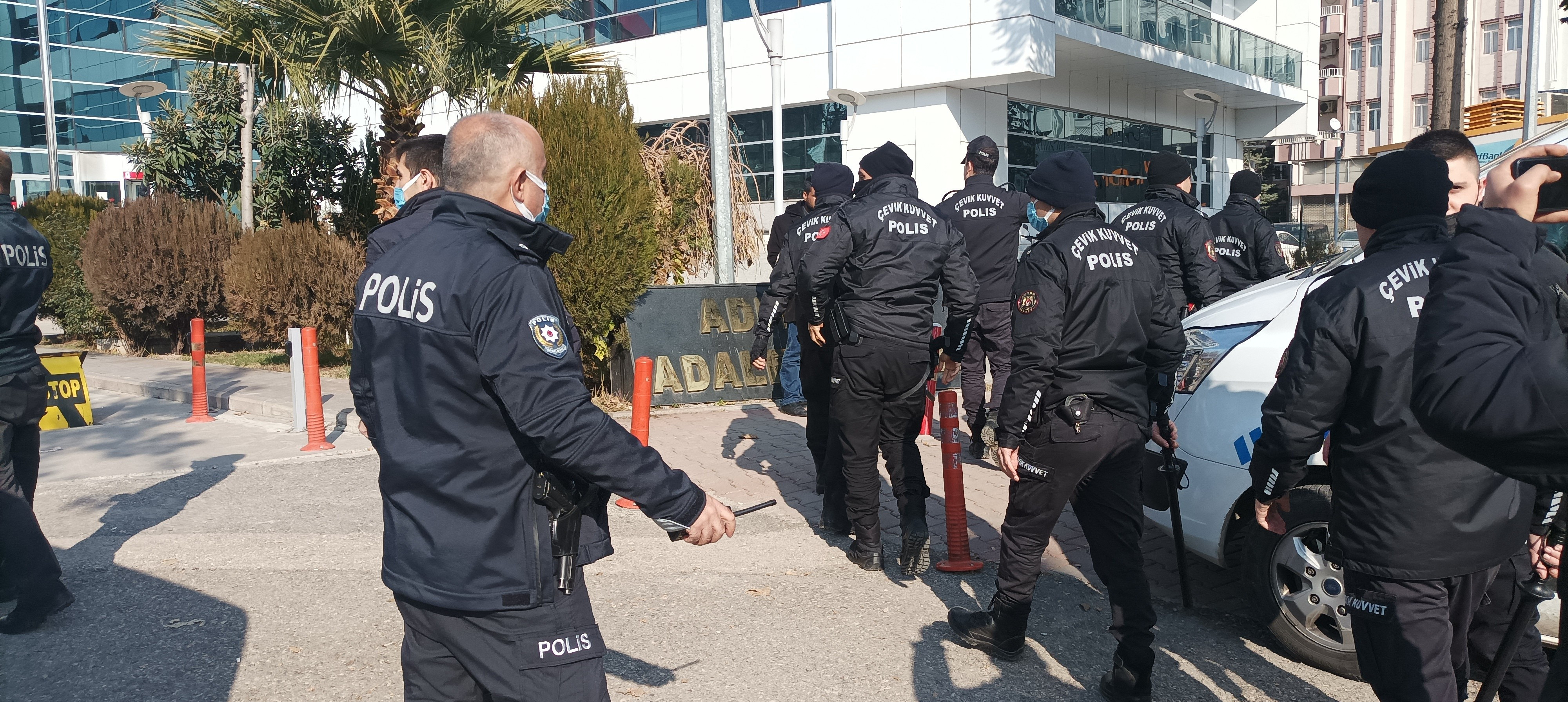 Adıyaman Adliyesinde bıçaklı kavga - Resim : 3