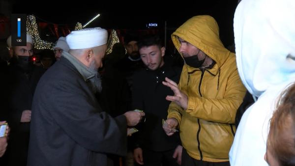 Tebliğciler Taksim Meydanı’nda bildiri dağıttı - Resim : 1