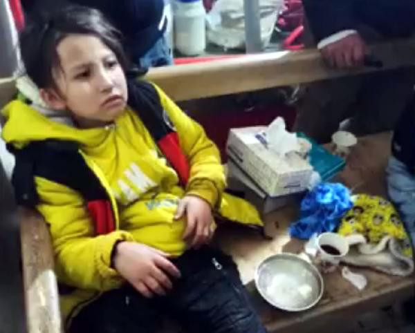 İran sınırında Afgan anne soğuktan öldü, 2 çocuğu donmak üzereyken bulundu - Resim : 1