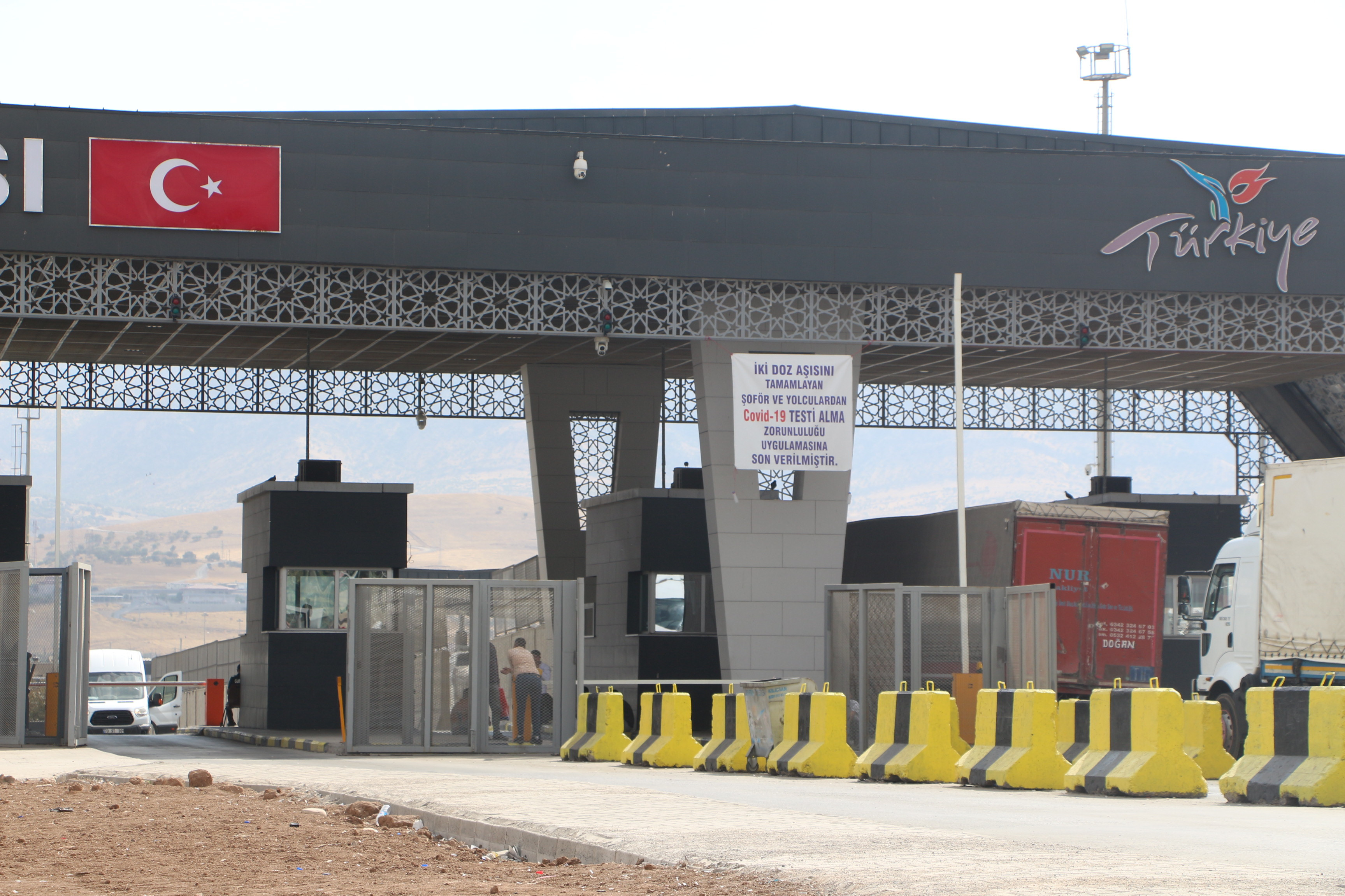 Habur Sınır Kapısı ve 3 ilde rüşvet operasyonu: 8'i kamu görevlisi 30 gözaltı - Resim : 1