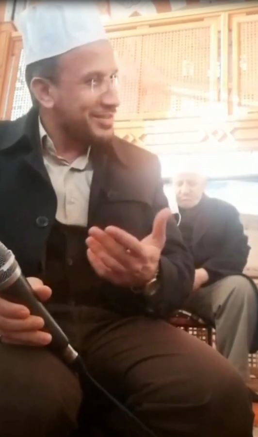 Cemaatten biri Kur'an okuyan imamın aklını aldı. İmam hayatının korkusunu yaşadı - Resim : 2