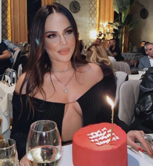 Buket Aydın sansürledi, arkadaşı açık açık paylaştı! - Resim : 2