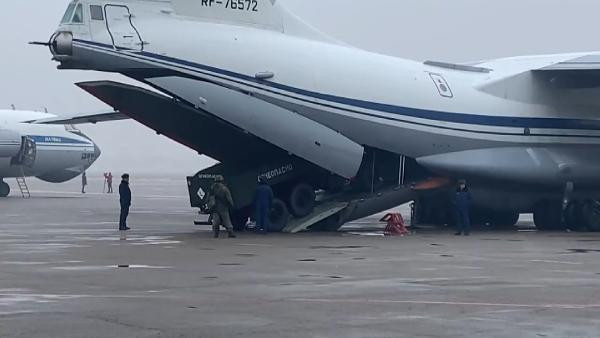 9 Rus askeri nakliye uçağı Almatı Havalimanı’na indi - Resim : 3