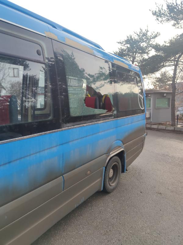 Bolu'da taksici dehşeti. Liselilerin bulunduğu dolmuşa ateş açtı - Resim : 2