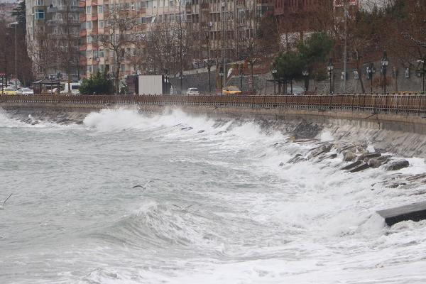 Deniz ulaşımına 'poyraz' engeli - Resim : 4