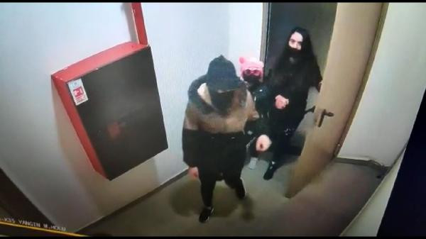 Üç kadından lüks sitede milyonluk soygun. Aile görünümünde geldiler - Resim : 2