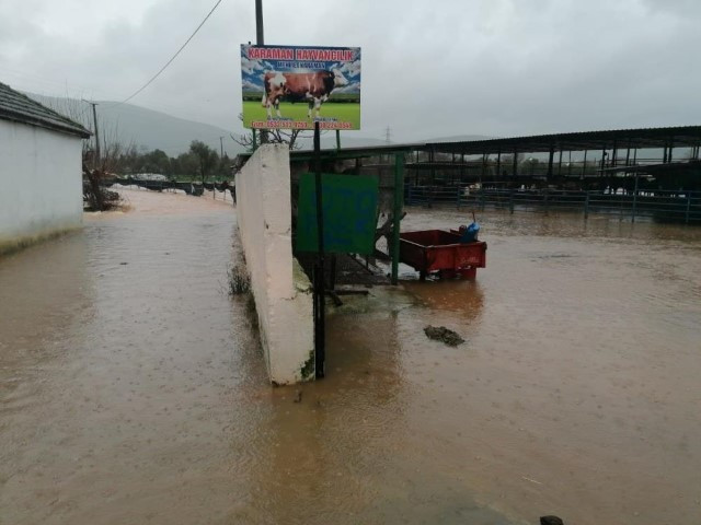 Bodrum'da sel duvarları yıktı su borularını patladı - Resim : 9