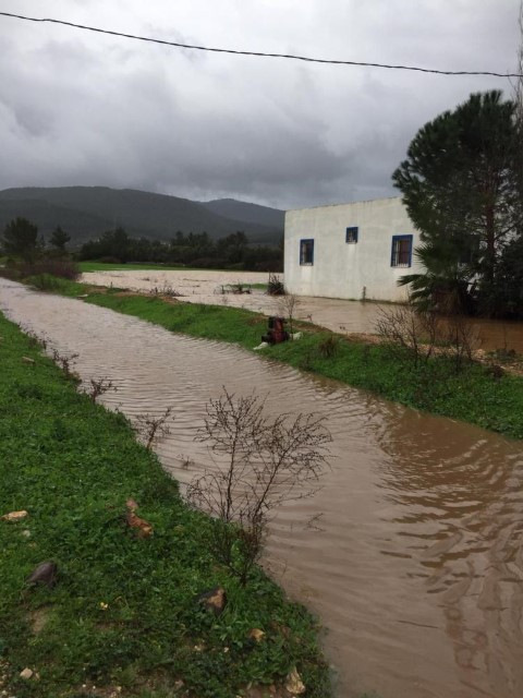 Bodrum'da sel duvarları yıktı su borularını patladı - Resim : 3