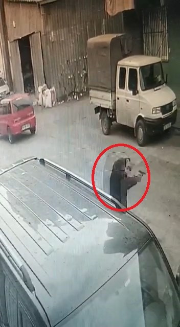 Bursa'da sokak ortasında silahlı çatışma - Resim : 2