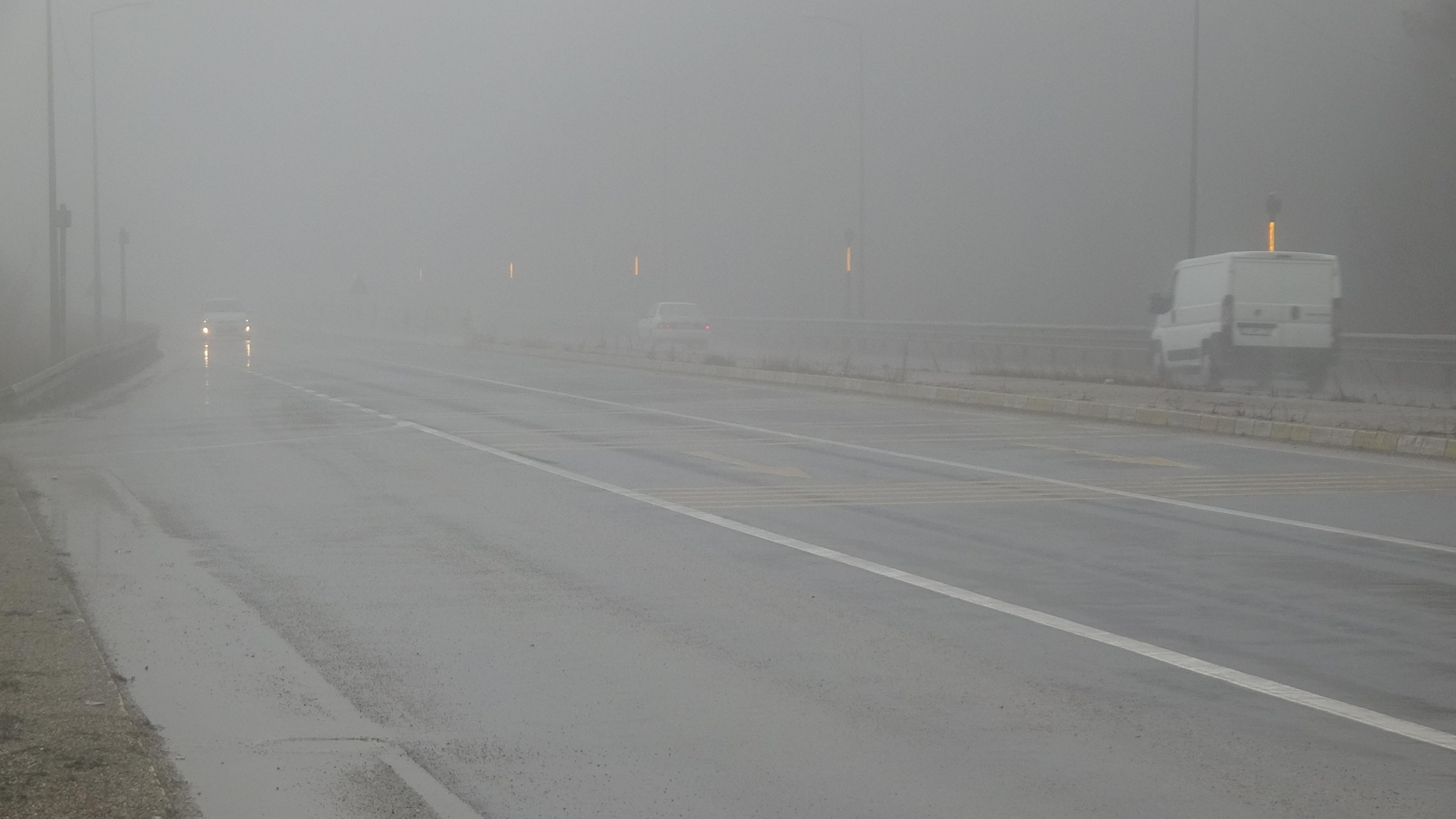 Bolu Dağı geçişinde kar yağışı ve sis - Resim : 2