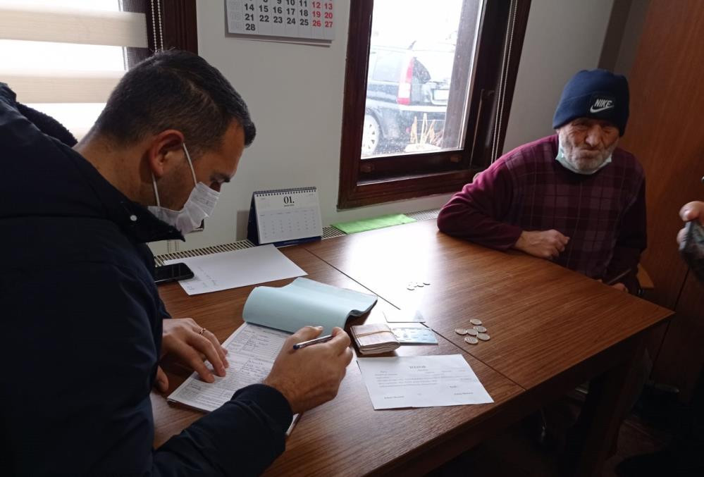 Yakalanan dilencinin paralarını zabıta saya saya bitiremedi - Resim : 1