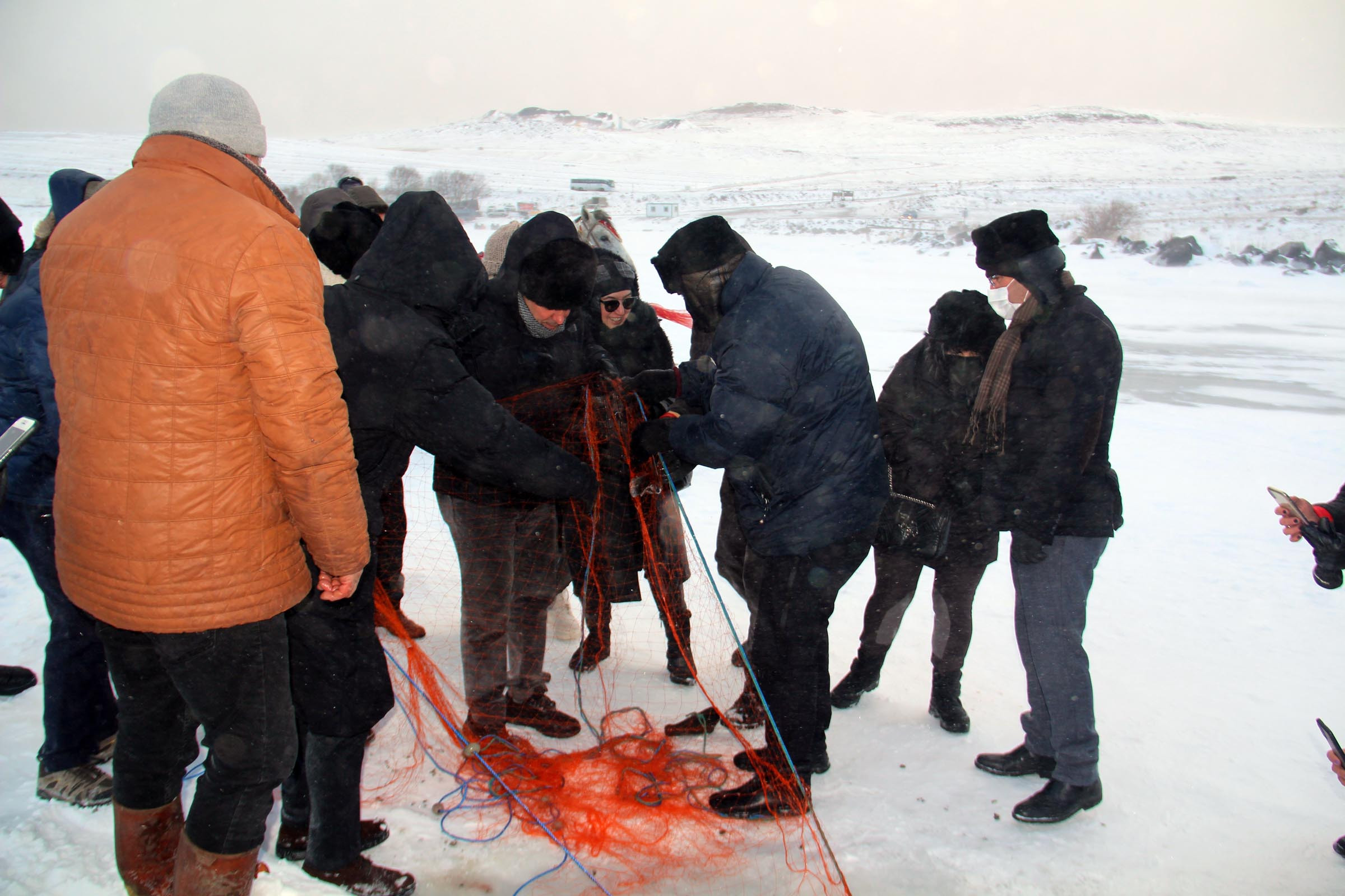 CHP'li belediye başkanları, Çıldır Gölü'nde tipiye tutuldu - Resim : 15