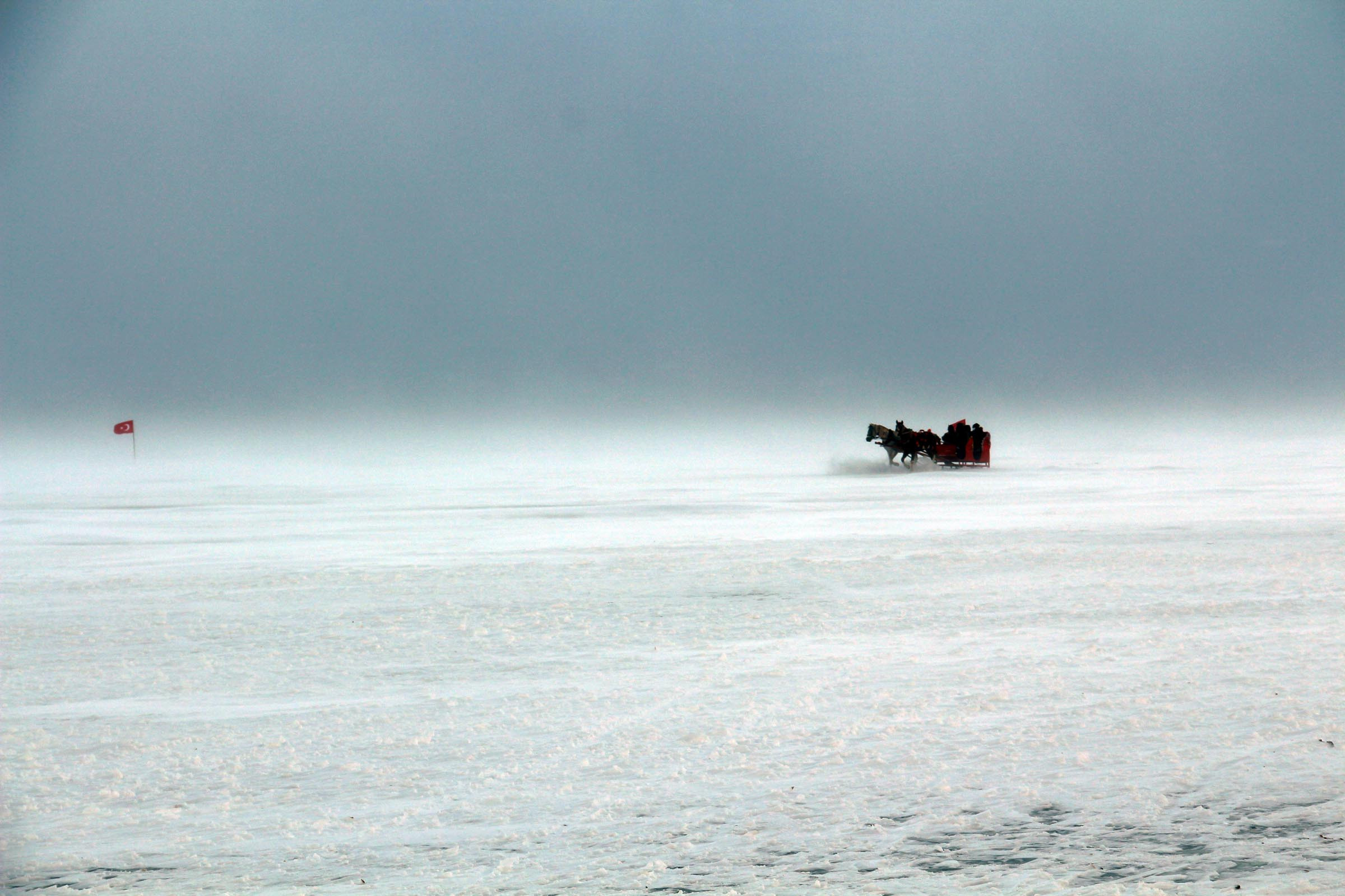 CHP'li belediye başkanları, Çıldır Gölü'nde tipiye tutuldu - Resim : 8