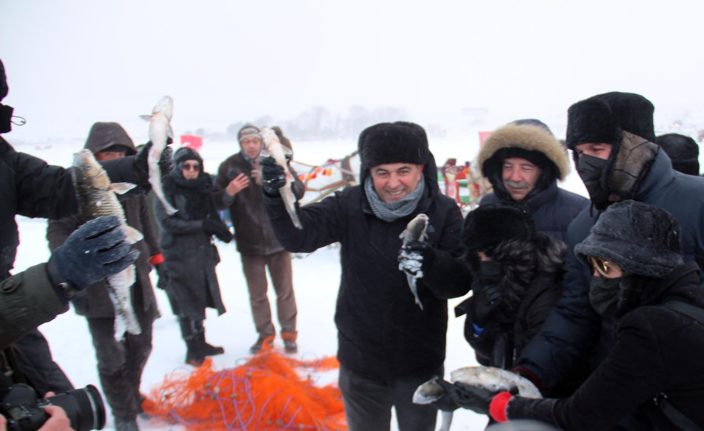 CHP'li belediye başkanları, Çıldır Gölü'nde tipiye tutuldu - Resim : 4