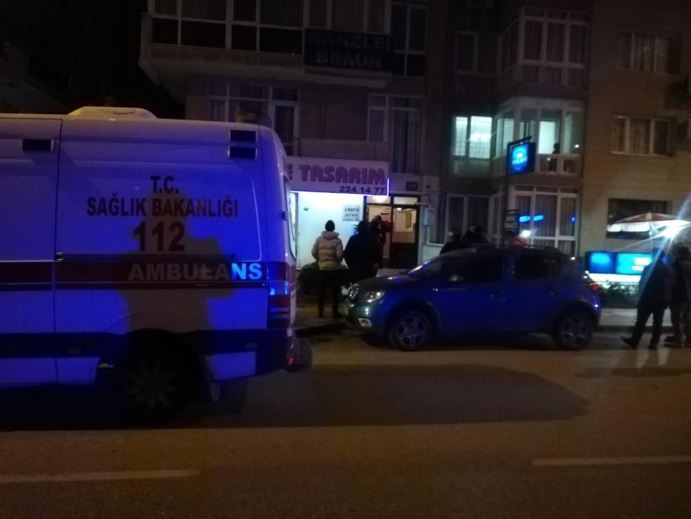 Ensesinden bıçaklandı canından oldu - Resim : 3