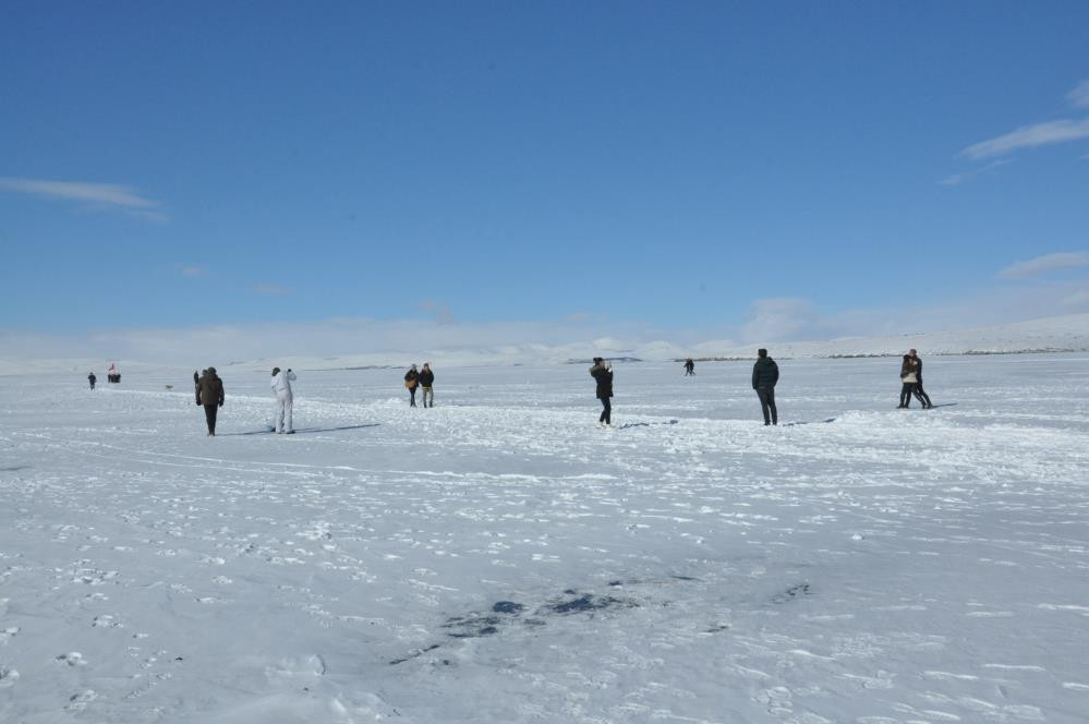 Çıldır Gölü'nde atlı kızak keyfi - Resim : 2