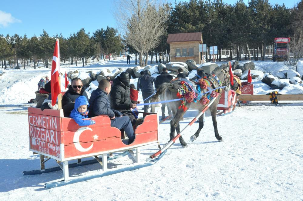 Çıldır Gölü'nde atlı kızak keyfi - Resim : 8