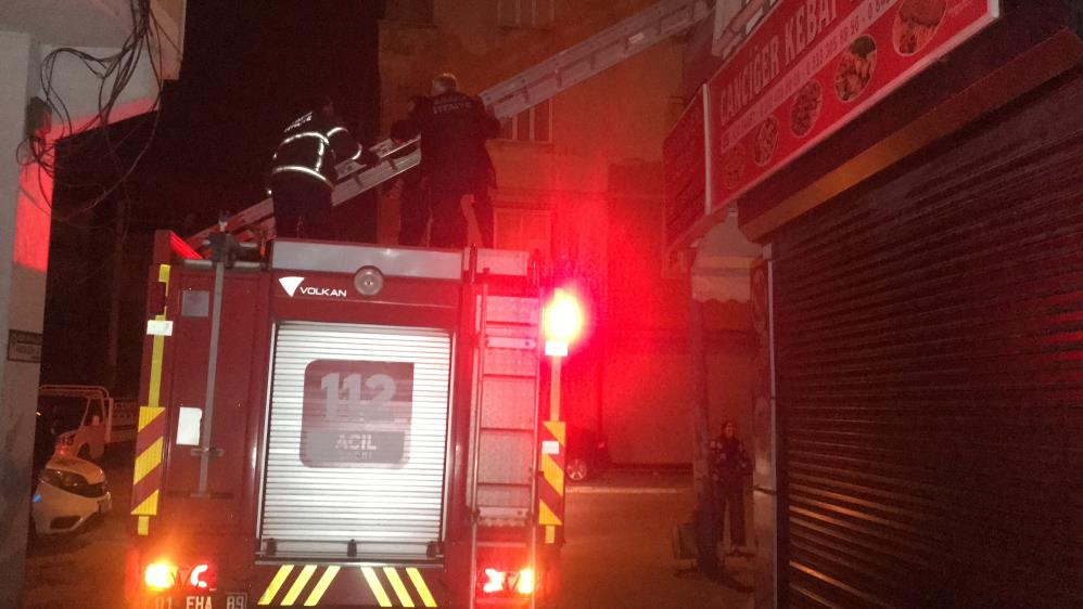 10 yaşındaki çocuk polis ve itfaiyeyi alarma geçirdi - Resim : 2