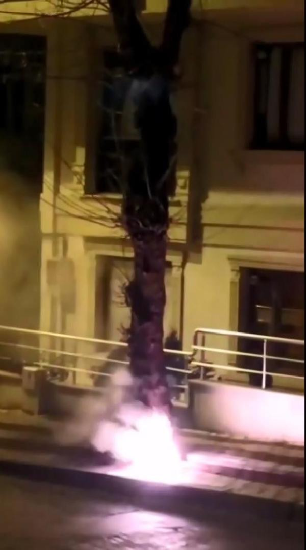 Yeraltı kabloları yine alev alıp patladı - Resim : 3