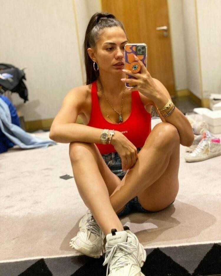 Demet Özdemir ve Hande Erçel arasına iş yüzünden soğukluk girdi. - Resim : 2