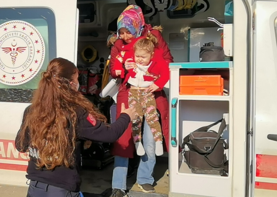 Fare zehirini 'şeker' sanıp yiyen 2 kardeş hastanelik oldu - Resim : 1