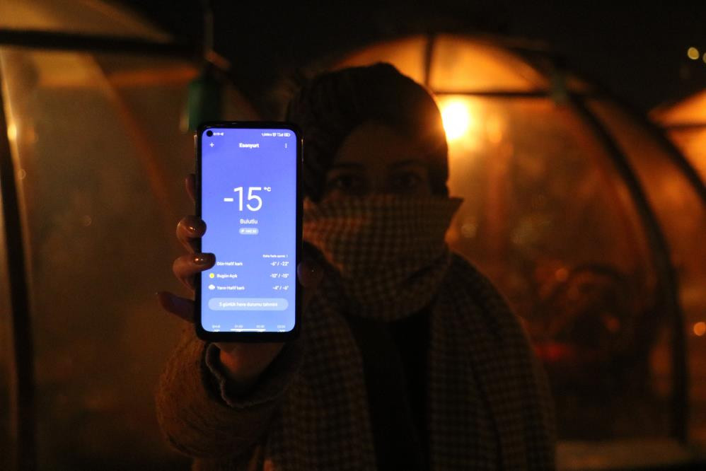 Havaya atılan su yere buz olarak düştü - Resim : 3