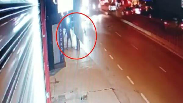 İstanbul'da üniversiteli kıza taşlı saldırı - Resim : 3