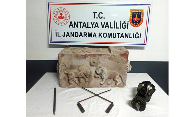 Roma dönemine ait mezar taşlarıyla yakalandılar - Resim : 1