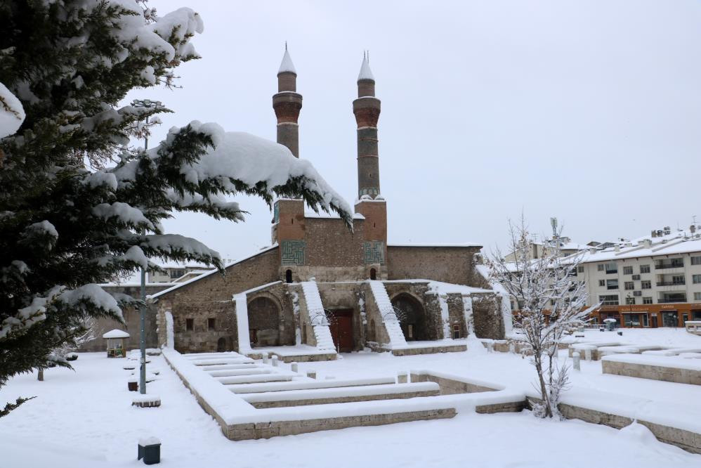 Sivas'ta köylerle ulaşım kesildi - Resim : 4